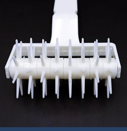 Кондитерский ролик для теста и дырочек для пиццы 10 см